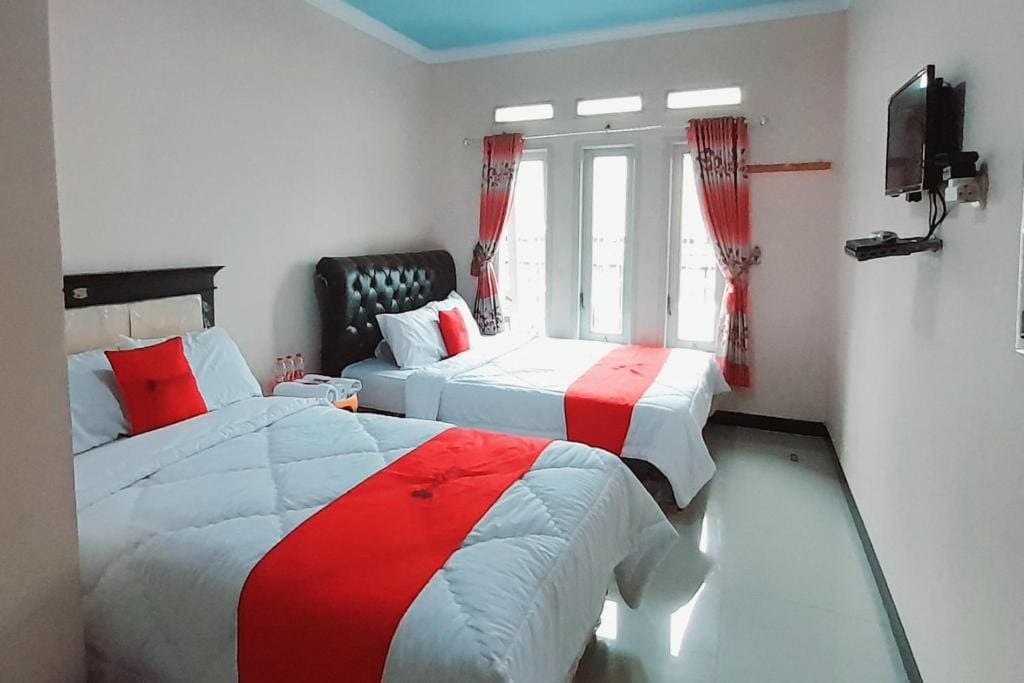 Family Room room - Image 2