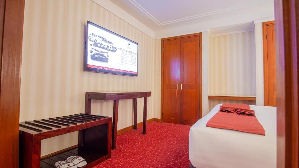 Plaza Club Suite room - Image 1