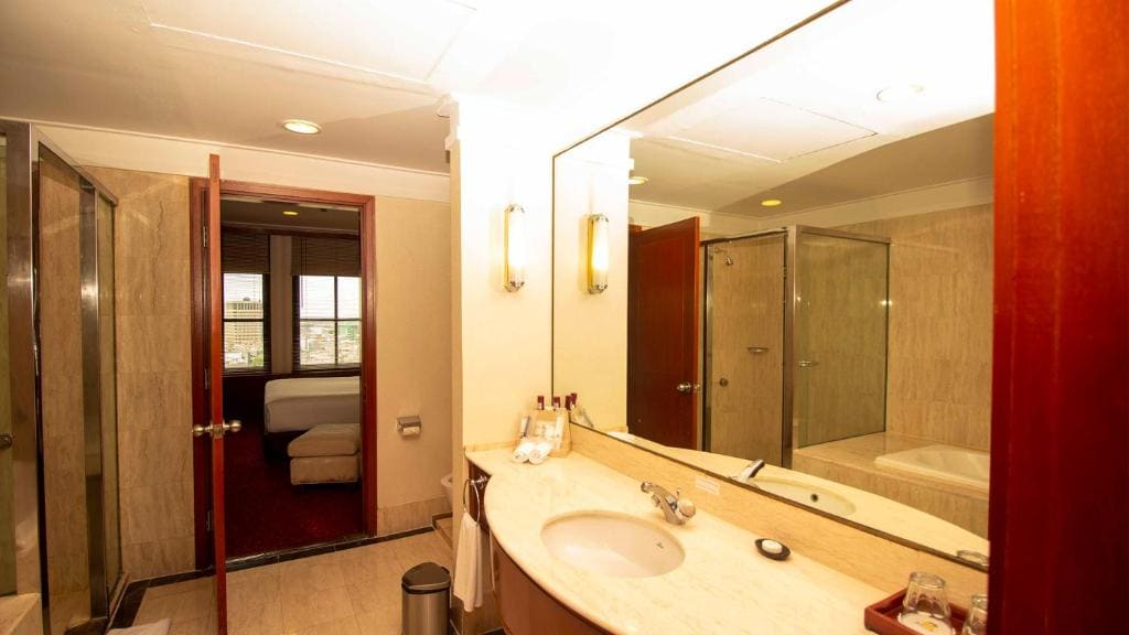 Executive Suite room - Image 2