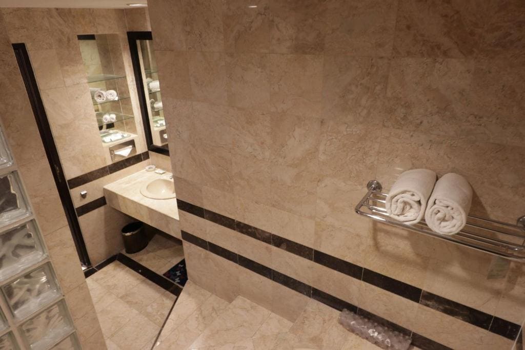Deluxe Suite room - Image 2