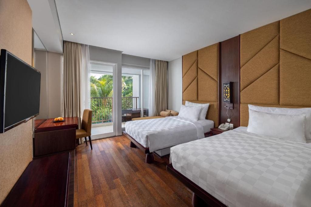 Deluxe Twin Room with Pool View room - Image 2