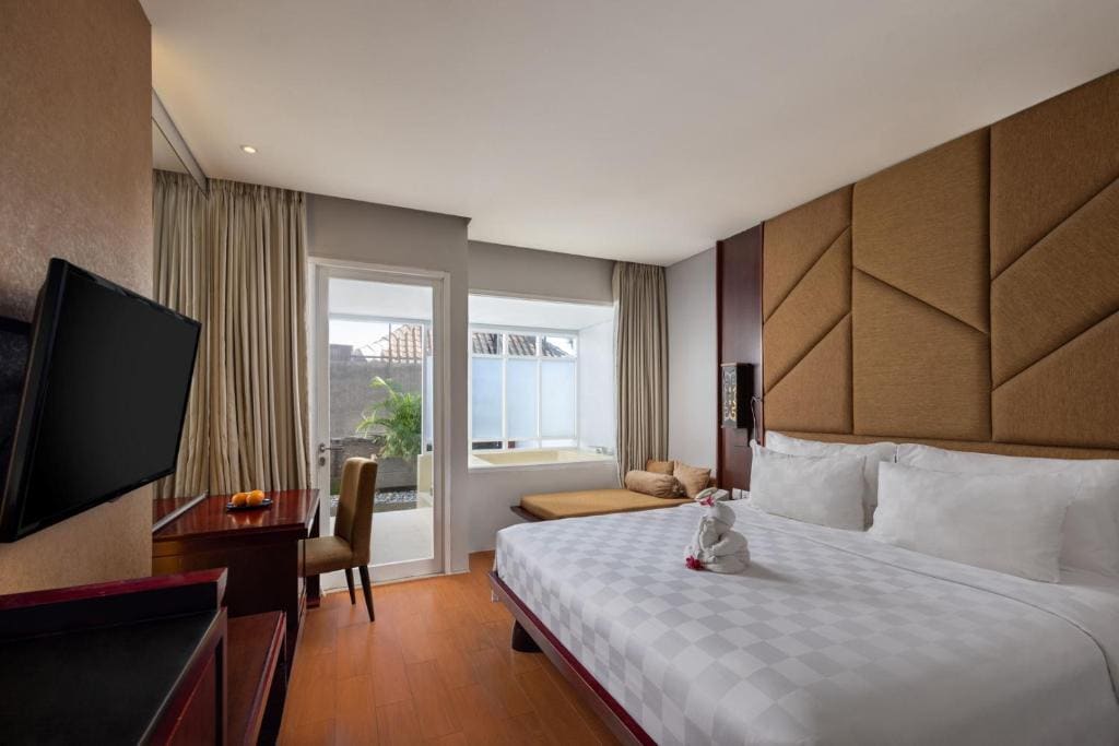 Deluxe King Room with Spa Bath room - Image 2