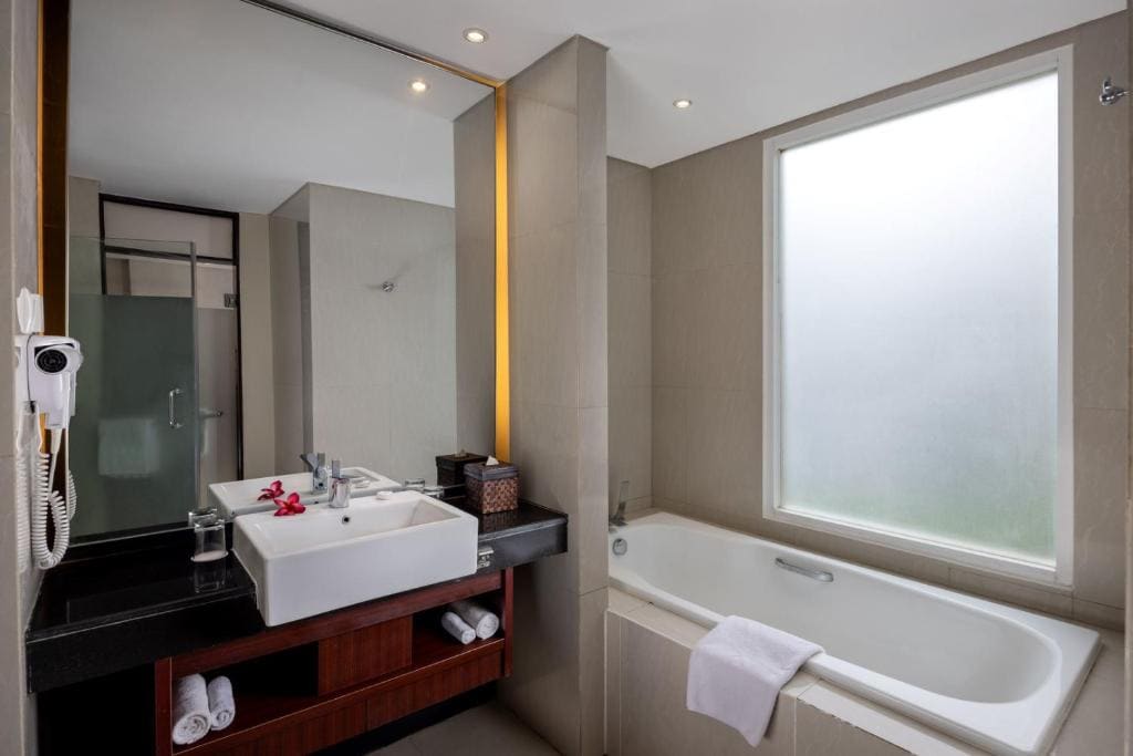 Deluxe Twin Room with Pool View room - Image 3