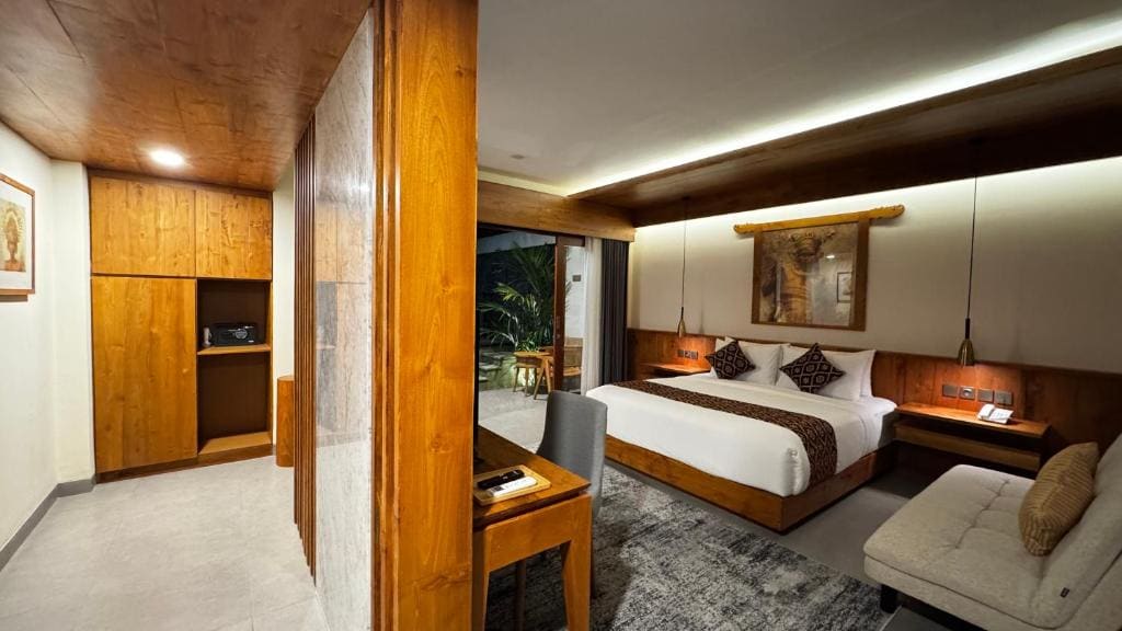 Deluxe Suite room - Image 3