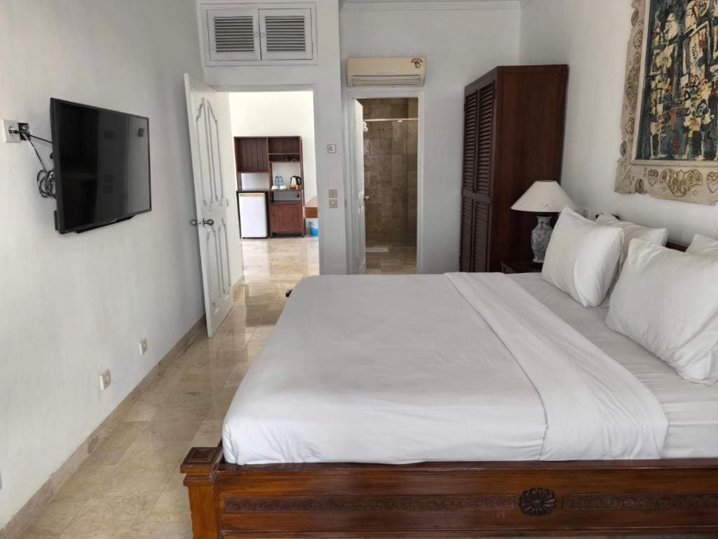 Family Double Room with Balcony and Living Room room - Image 2