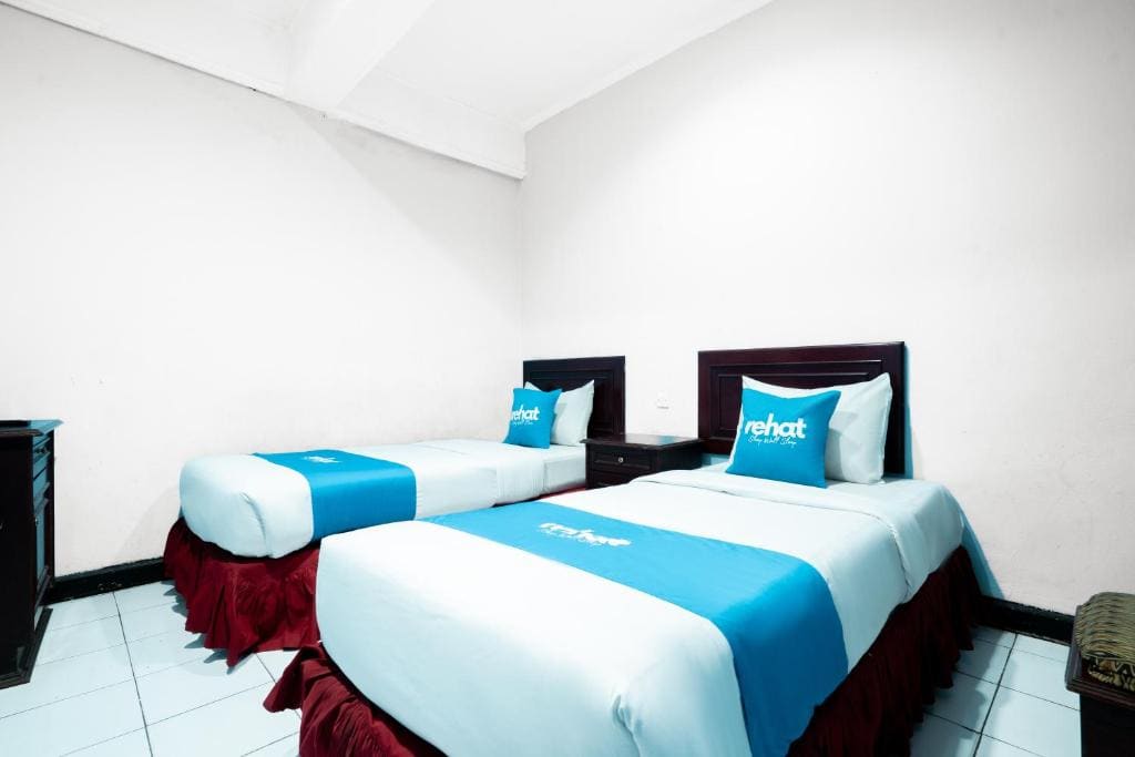Deluxe Twin Room room - Image 1