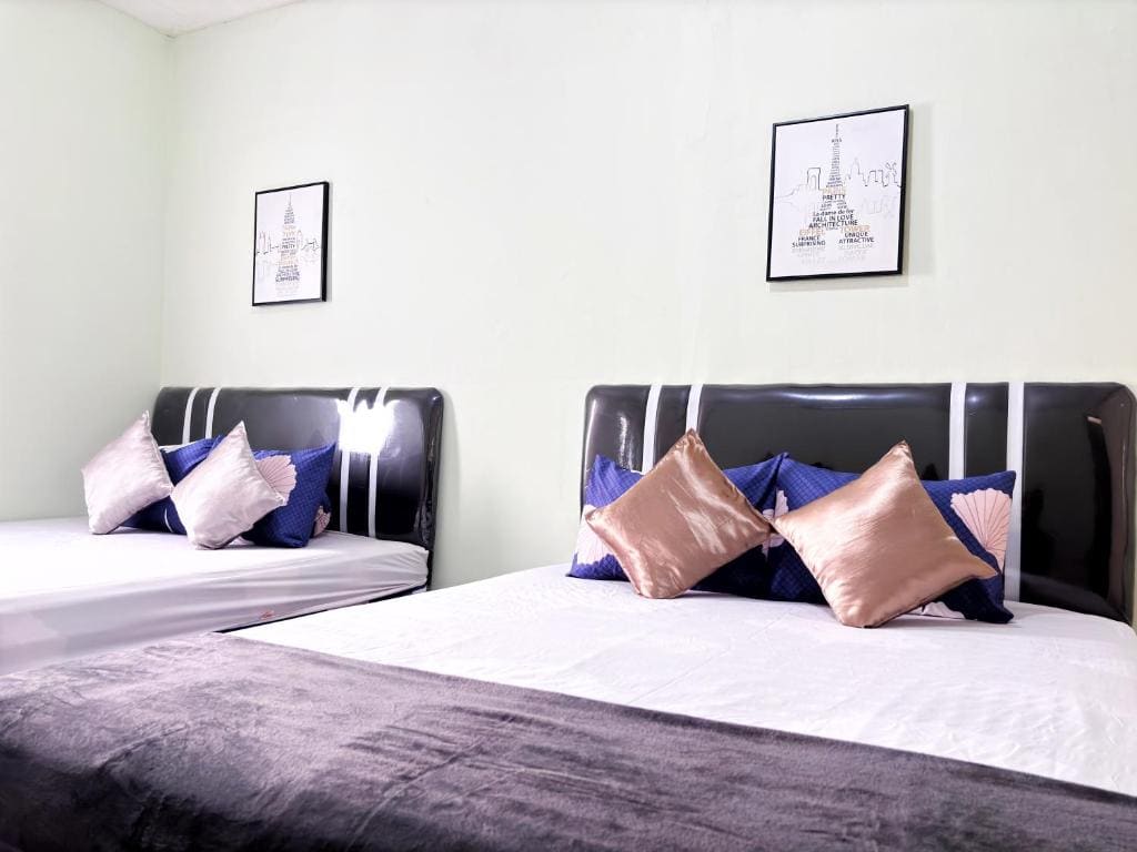 Standard Family Room room - Image 2
