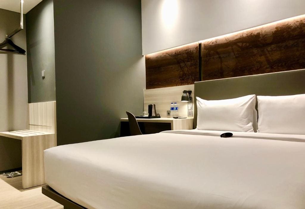 Deluxe Queen Room room - Image 1