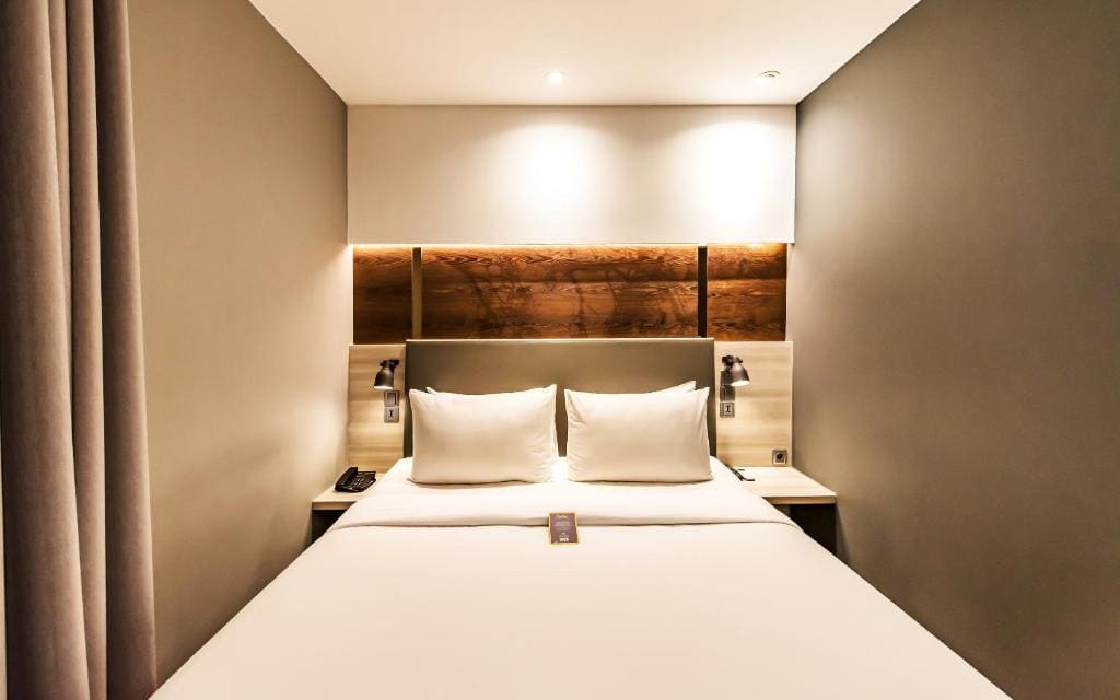 Superior Queen Room room - Image 3