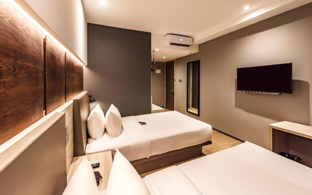 Superior Twin Room room - Image 3