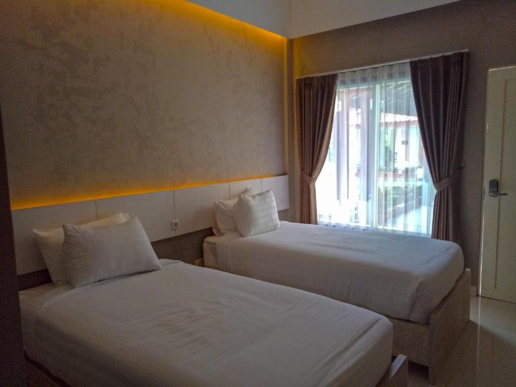 Deluxe Twin Room room - Image 2