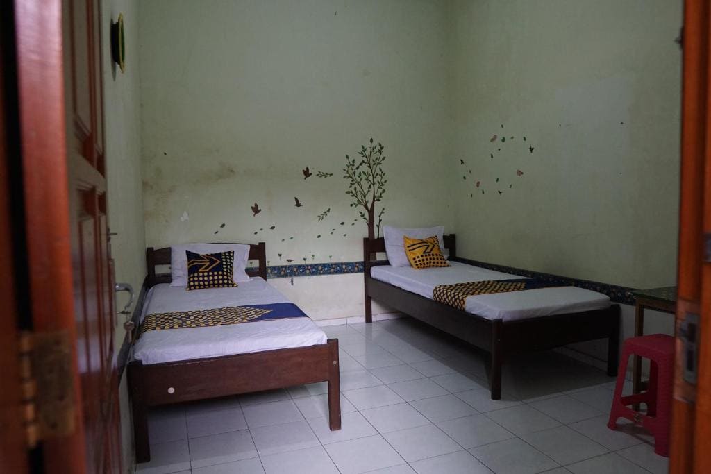 Economy Twin Room room - Image 2