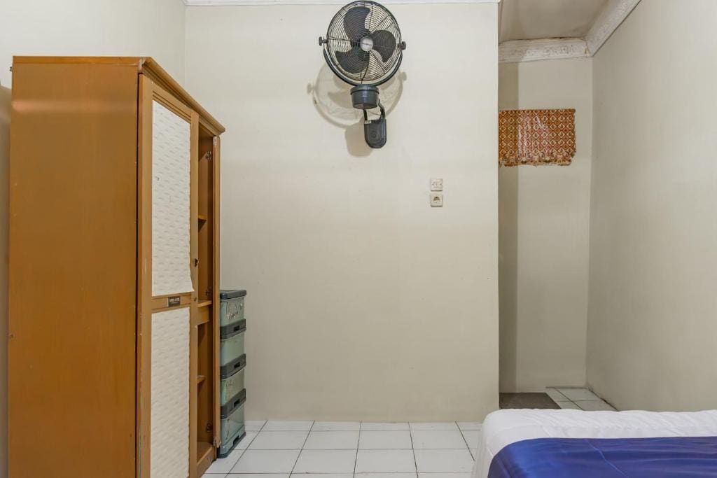 Hotel
2 stars
Hotel O Guest House Riharti Syariah
7.8 Good
6.2 miles from center
Starting from
$22 room - Image 3