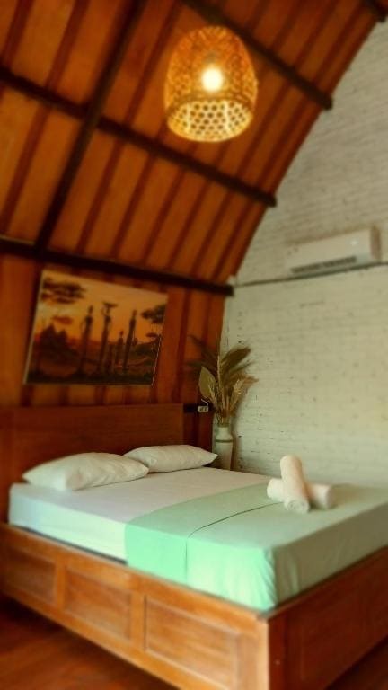 One-Bedroom Bungalow room - Image 1