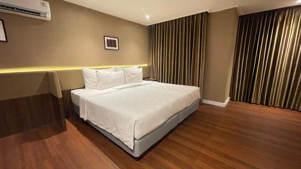 Deluxe Family Room room - Image 3