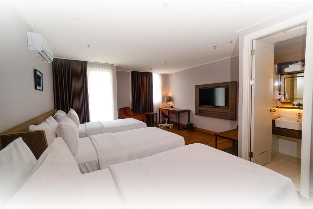 Family Room room - Image 1