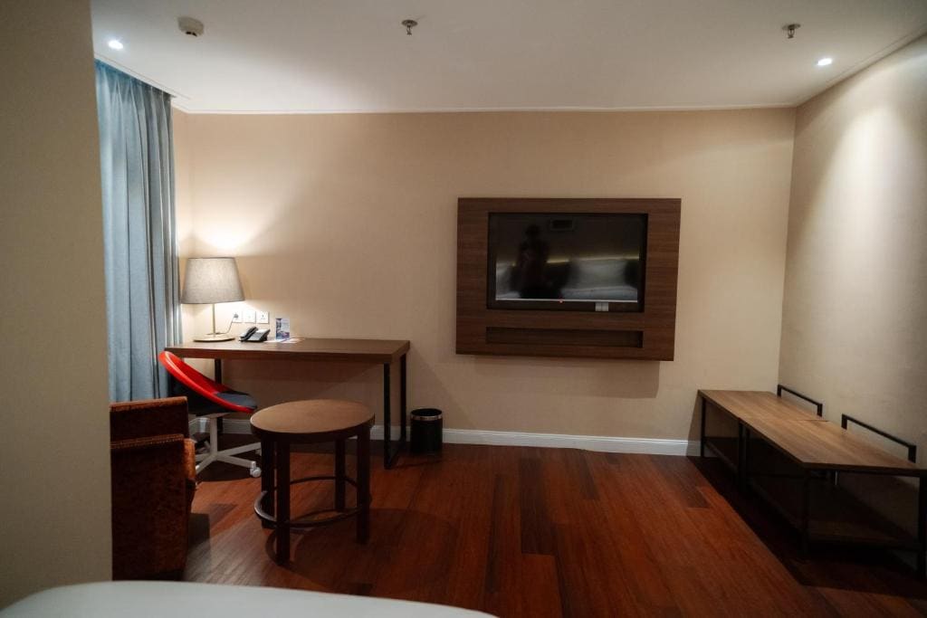 Family Room room - Image 2