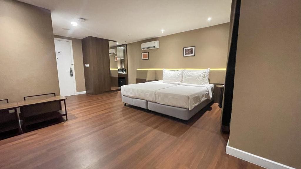 Deluxe Family Room room - Image 1