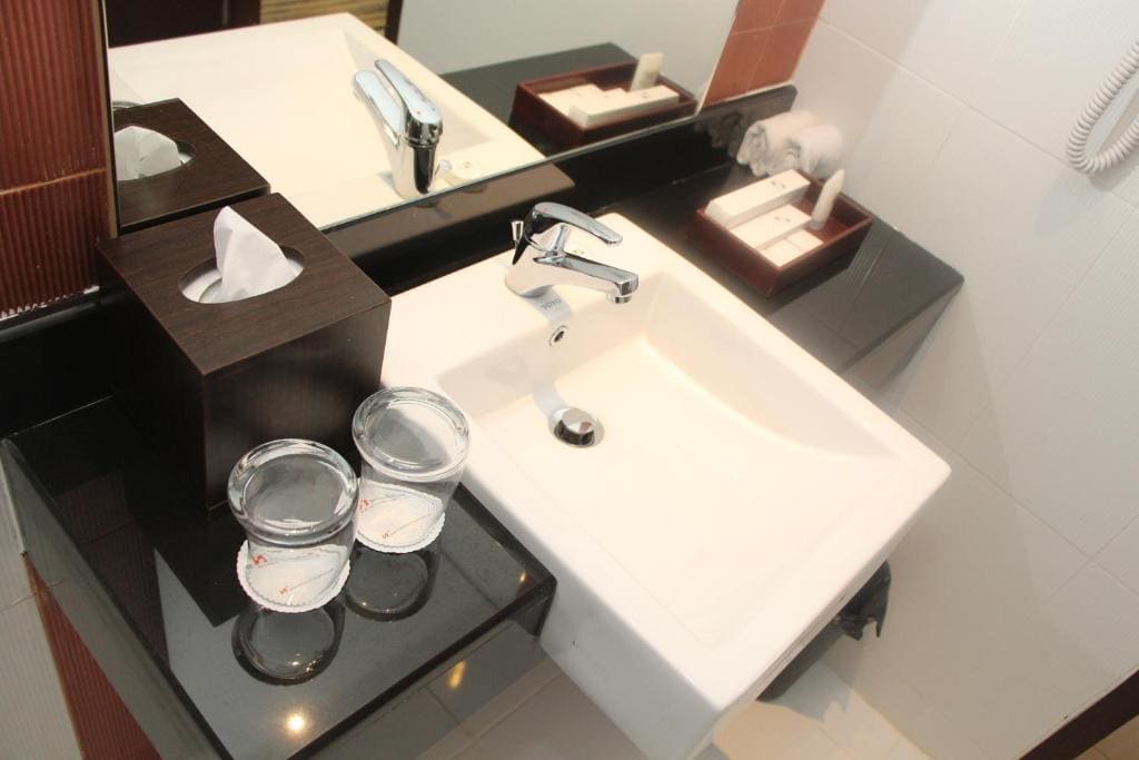 Deluxe Twin Room room - Image 3