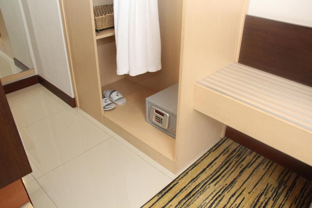 Deluxe Twin Room room - Image 2