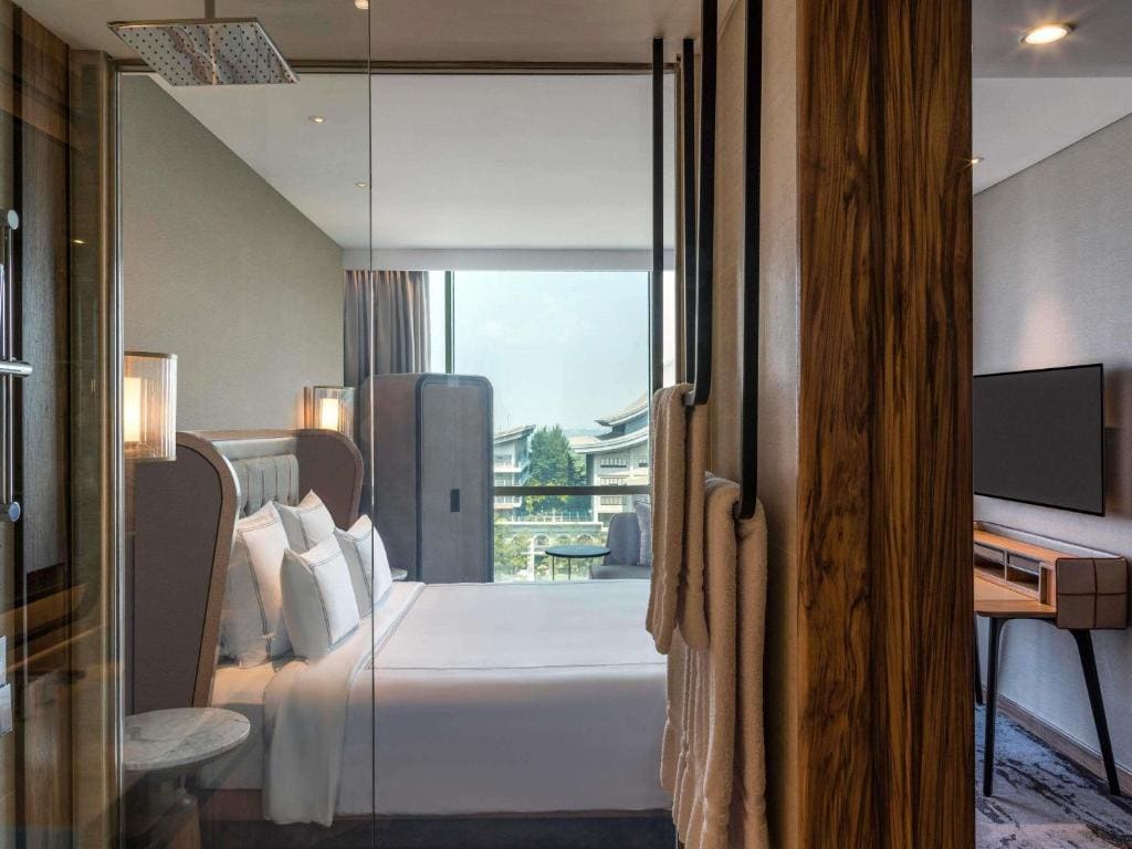Swiss Advantage King Room room - Image 2