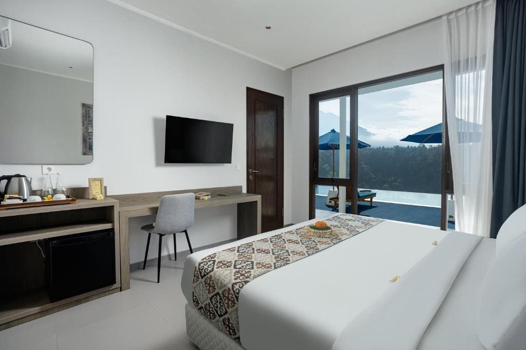 Suite with Pool View and Free Afternoon Tea room - Image 2