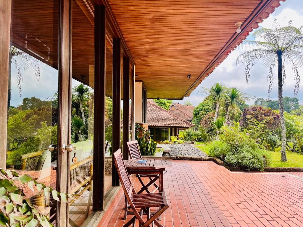 Double Room with Lake View room - Image 2