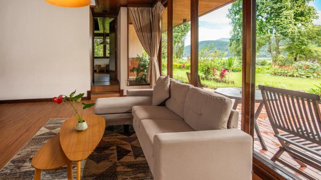 Family Room with Lake View room - Image 2