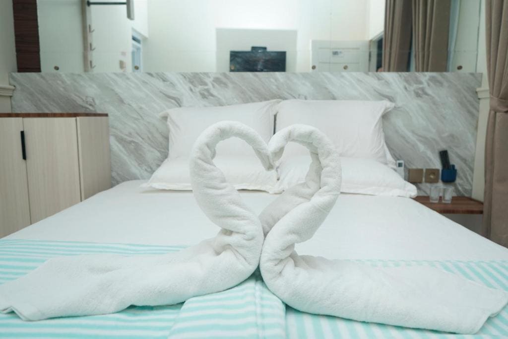 Standard Double Room with Shared Bathroom room - Image 2