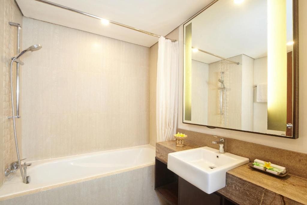 Junior Suite with Pool View room - Image 2