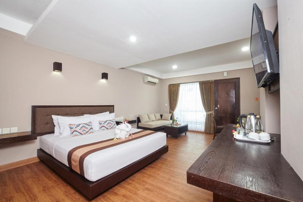 Junior Suite with Pool View room - Image 1