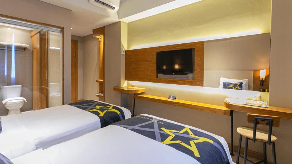 Superior Twin Room room - Image 3
