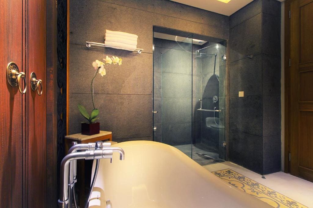 Deluxe Ocean View With Balcony room - Image 3