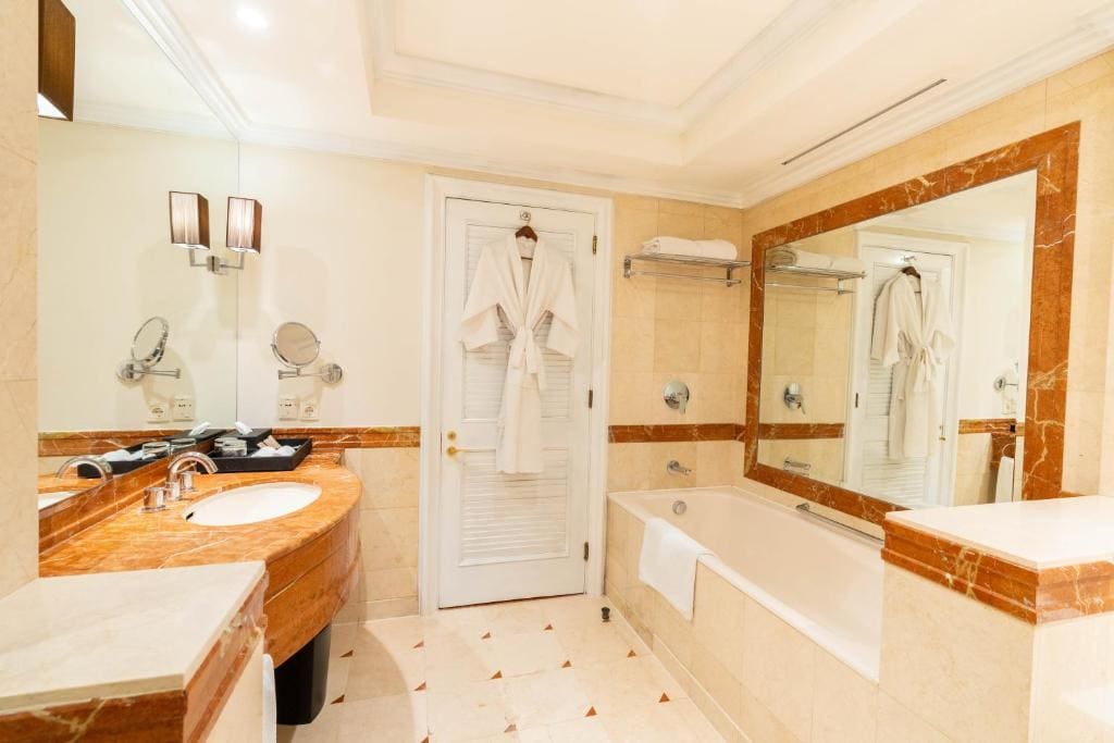 Studio Suite - Smoking room - Image 2
