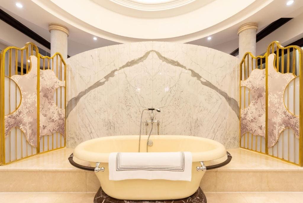 The Casablanca Suite - Non-Smoking room - Image 3