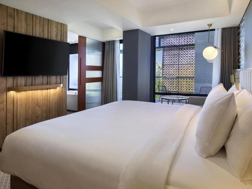 Comfort King Suite with Ocean View and Unlimited Self-Service Laundry room - Image 2