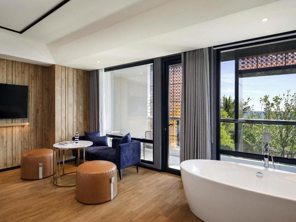 Comfort Superior King Suite with Ocean View and Unlimited Self-Service Laundry room - Image 3