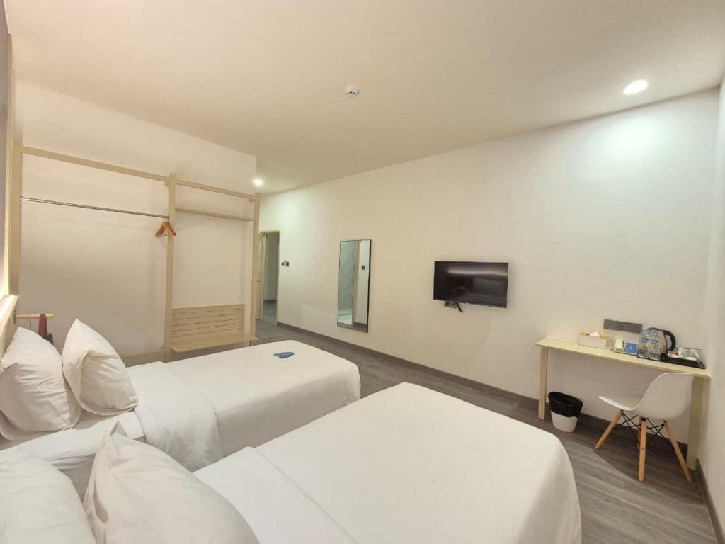 Deluxe Twin Room room - Image 1