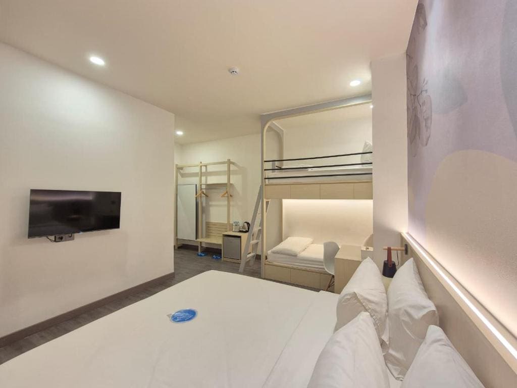 Family Junior Suite room - Image 2