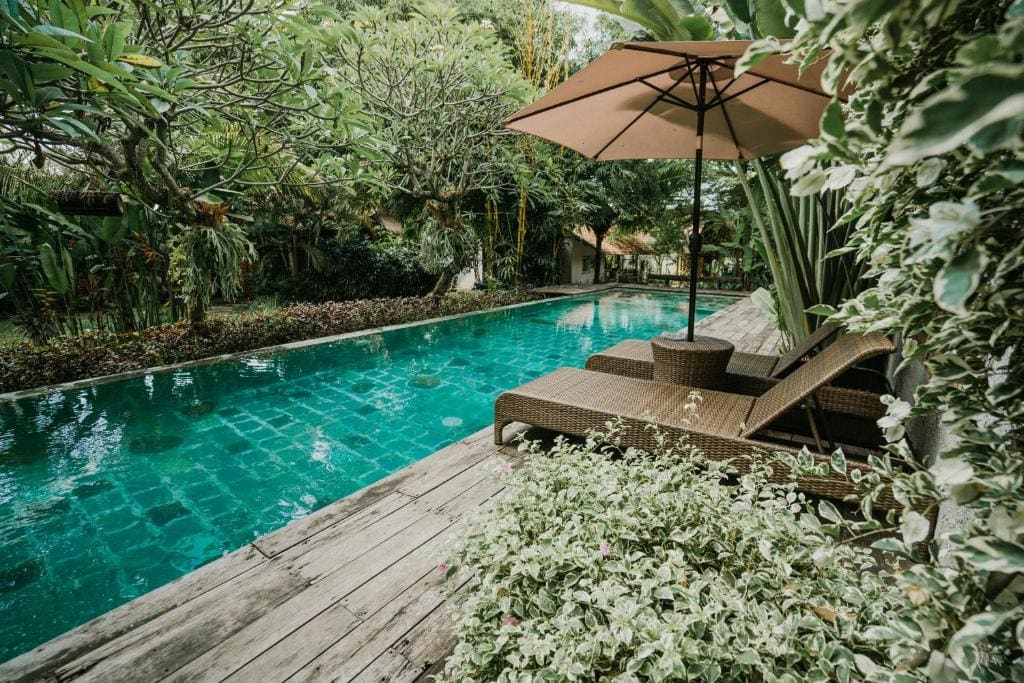 Double Room with Pool View room - Image 1