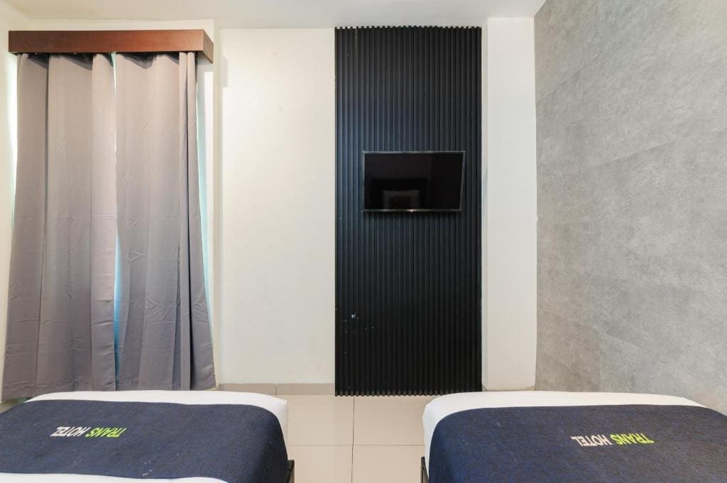 Superior Twin Room room - Image 3
