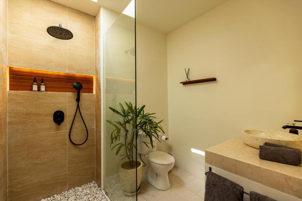Double Room with Balcony room - Image 3