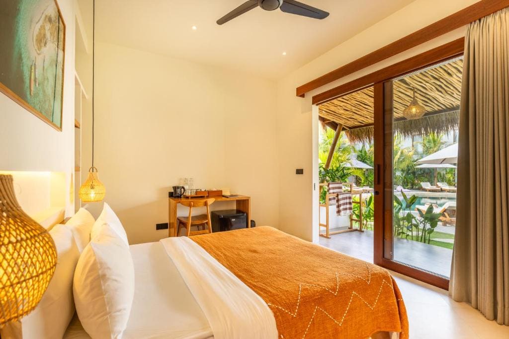 Deluxe Bungalow with Garden View room - Image 2