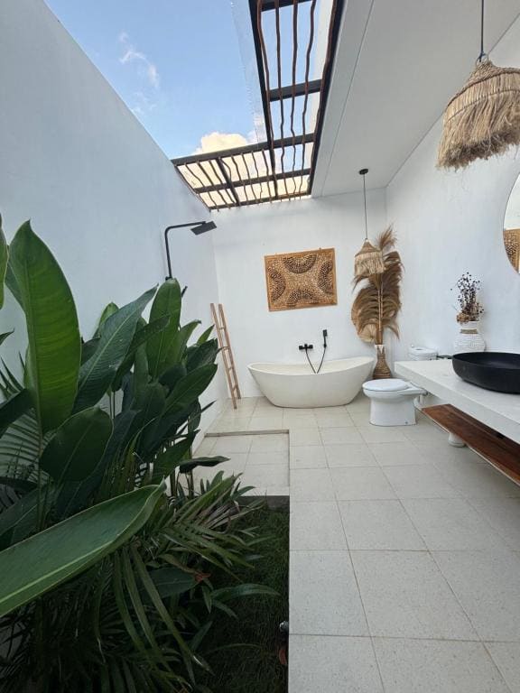 Queen Room with Pool View room - Image 1