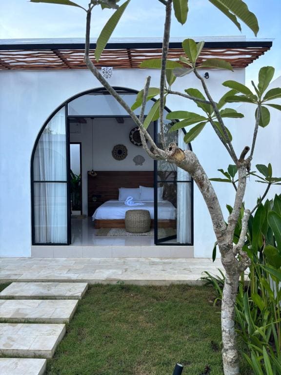 Queen Room with Pool View room - Image 2