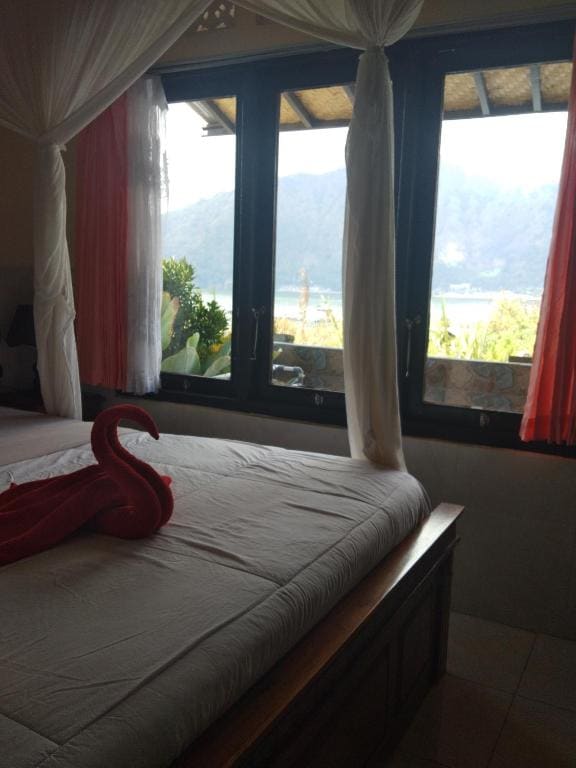 Double Room with Lake View room - Image 1