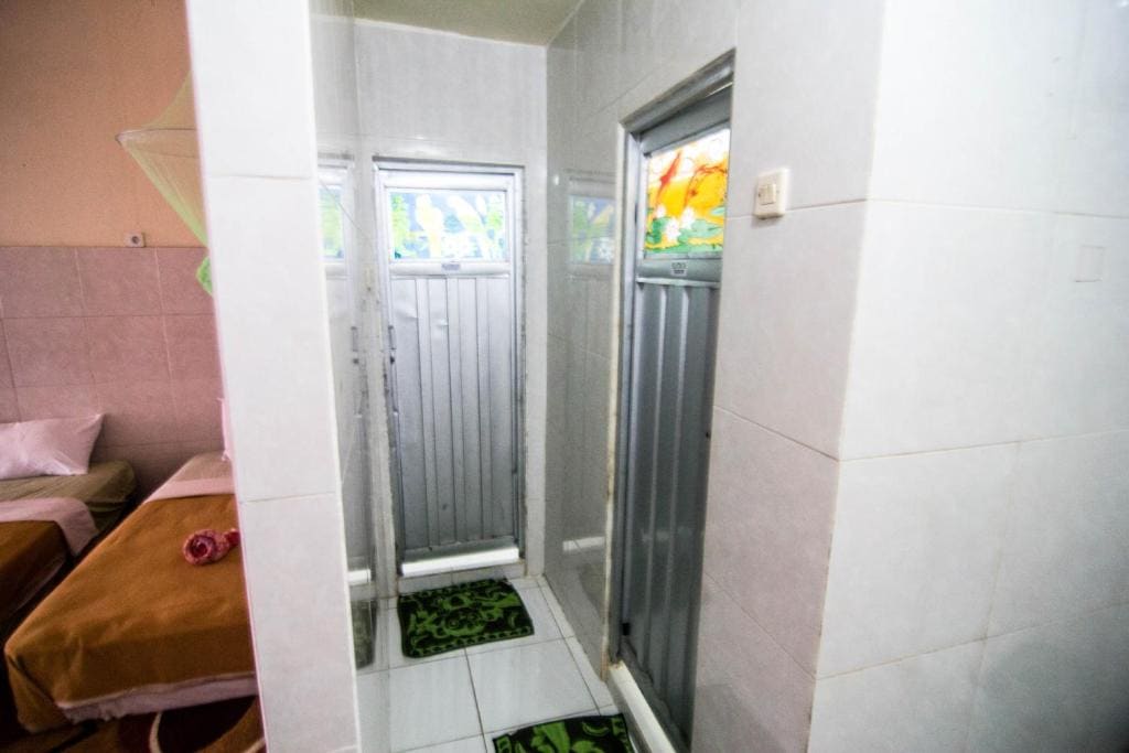 Single Bed in 6-Bed Dormitory Room room - Image 3