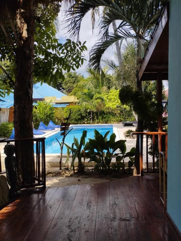 Deluxe Bungalow with Pool View room - Image 2