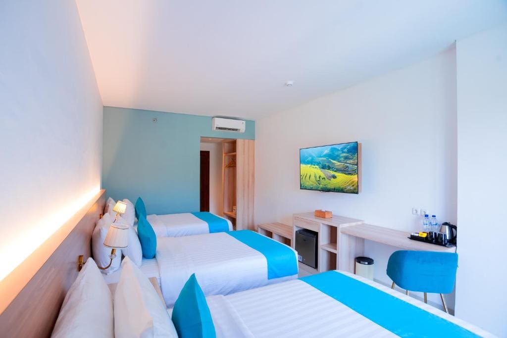 Premier Triple Bed Seaview with Balcony room - Image 1