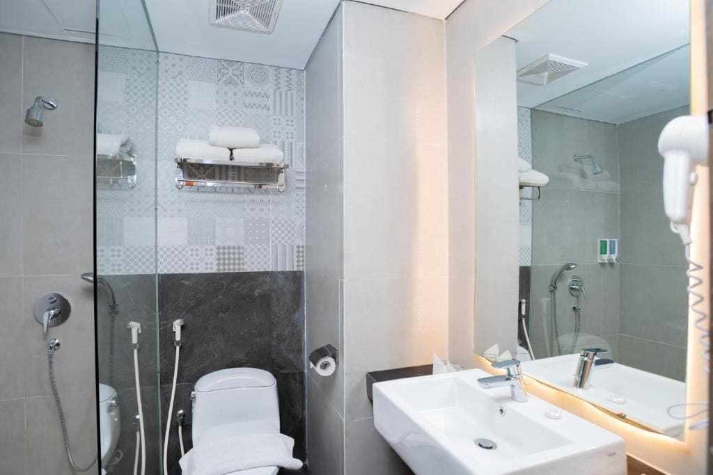 Premier Triple Bed Seaview with Balcony room - Image 2